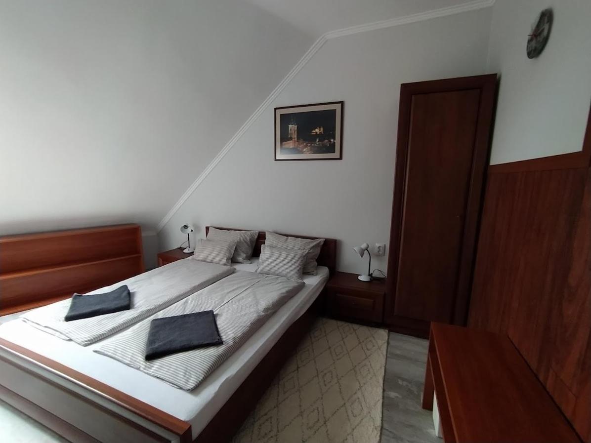 Borbarat Vendeghaz Villa Eger Buitenkant foto