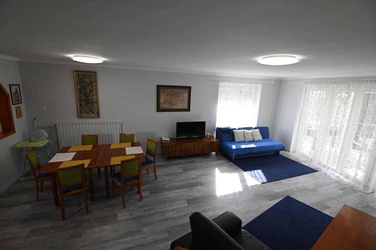 Borbarat Vendeghaz Villa Eger Buitenkant foto