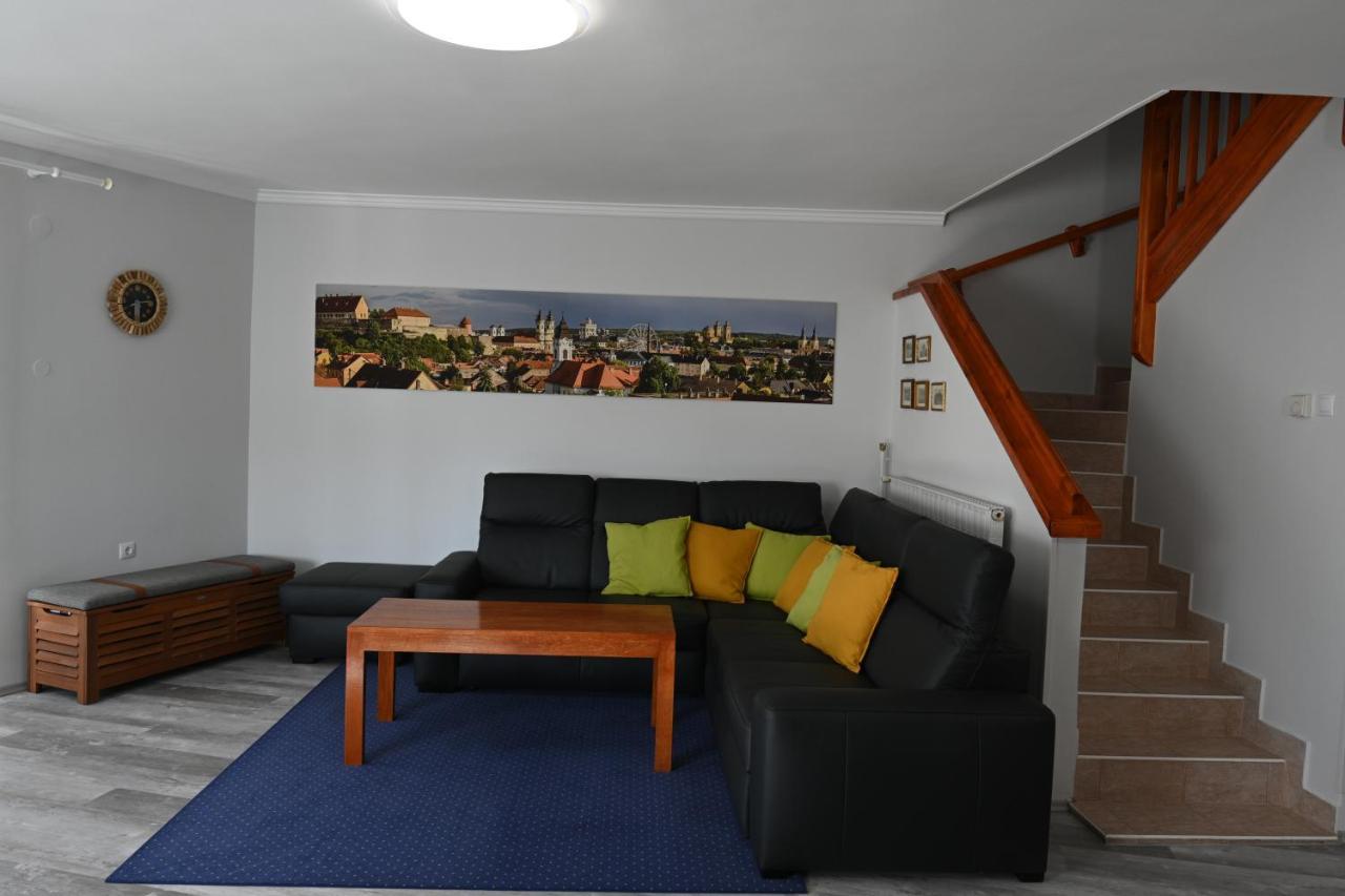 Borbarat Vendeghaz Villa Eger Buitenkant foto