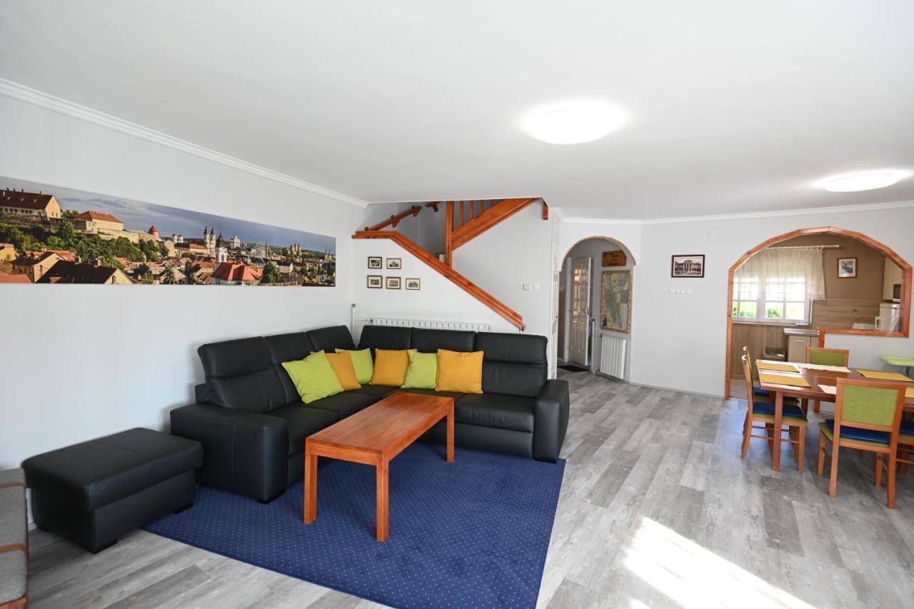 Borbarat Vendeghaz Villa Eger Buitenkant foto