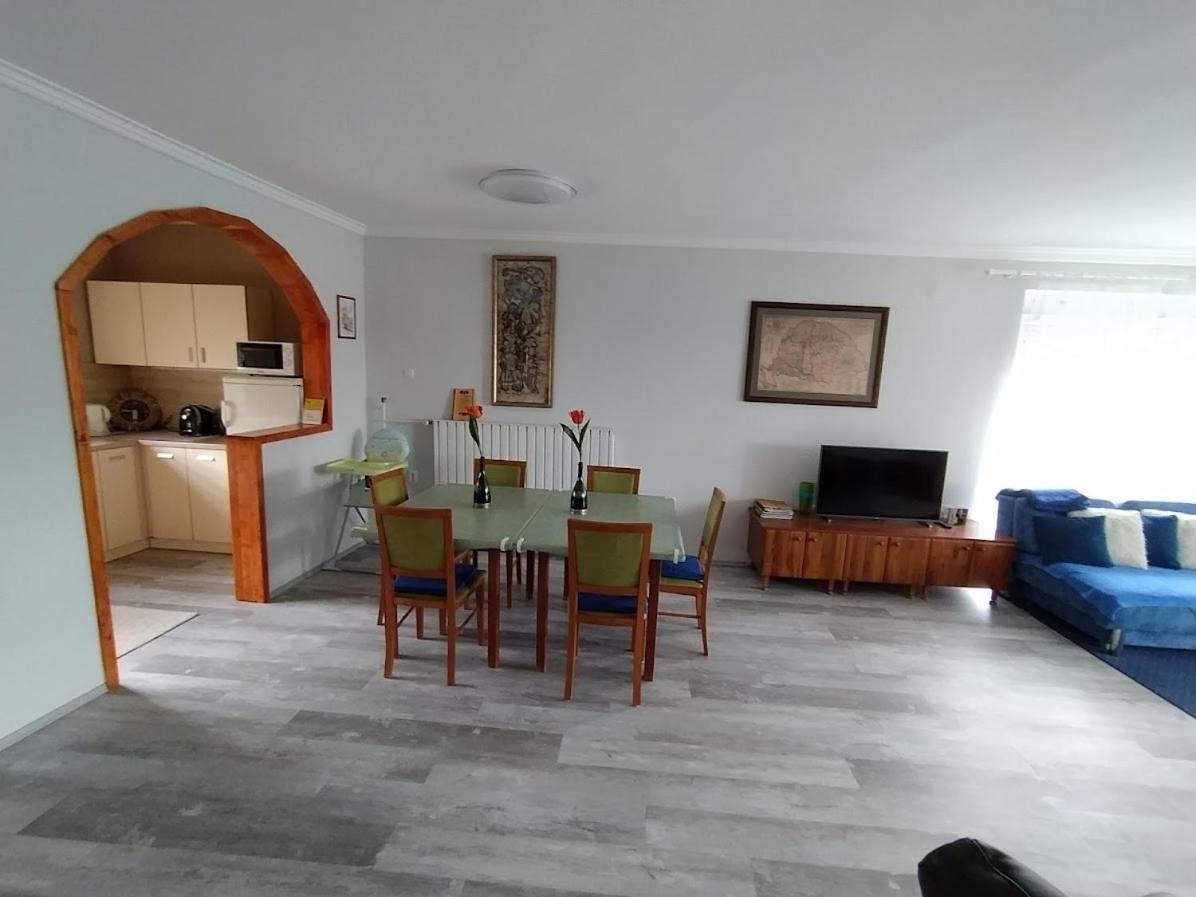 Borbarat Vendeghaz Villa Eger Buitenkant foto