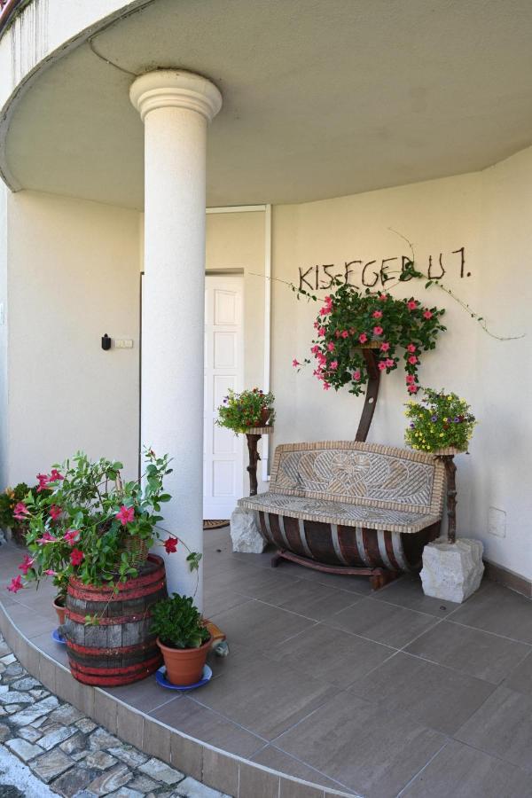 Borbarat Vendeghaz Villa Eger Buitenkant foto
